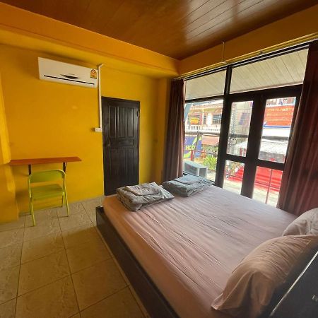Over The Moon Hostel Хуайсай Екстер'єр фото
