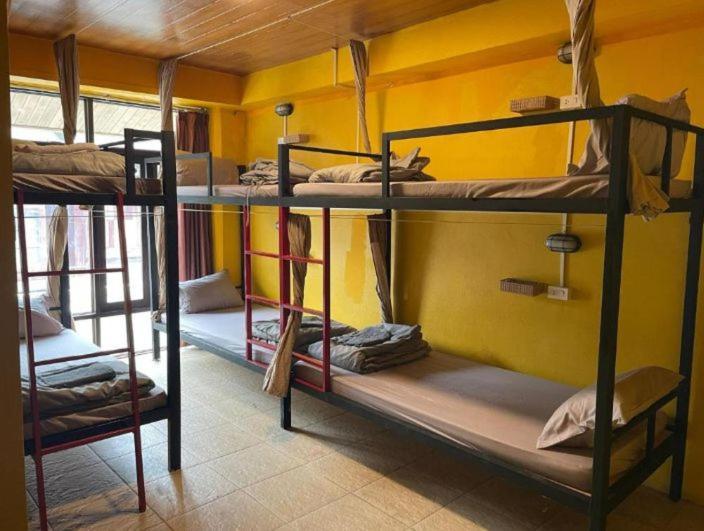 Over The Moon Hostel Хуайсай Екстер'єр фото